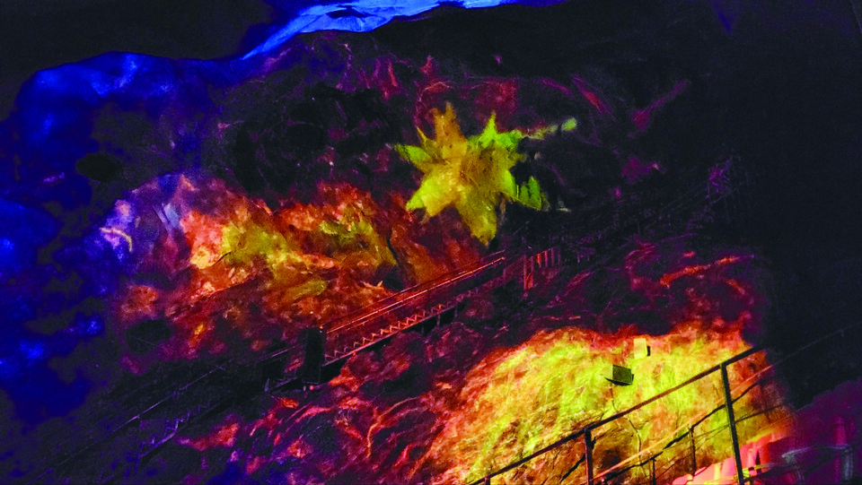 파사드 미디어쇼가 진행 중인 국내 유일 동굴 예술의전당