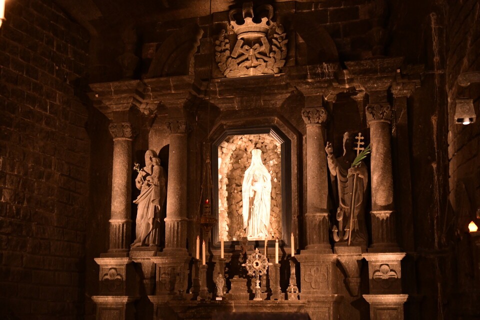 소금광산 내 킹가 성당