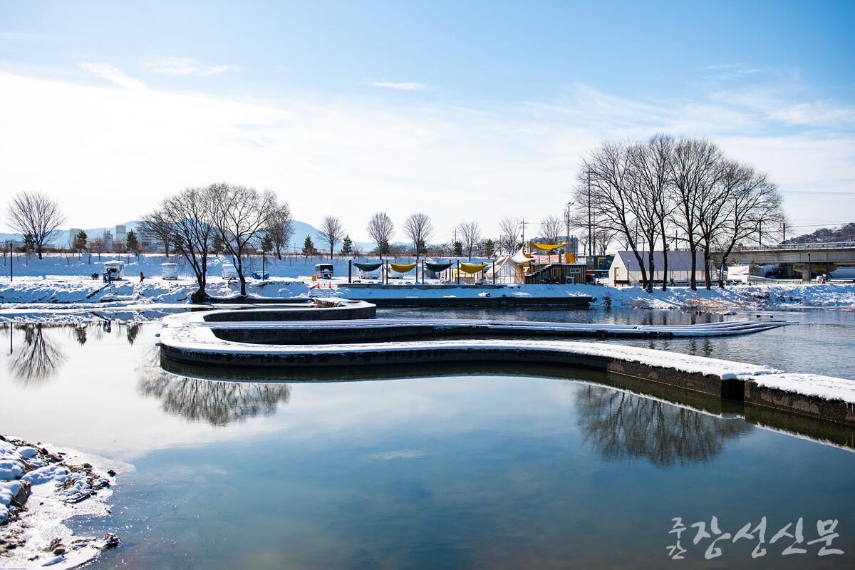나선주 작 눈내린 황룡강의 아침