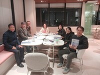 독자들의 눈길을 사로잡는 신문이 되어야